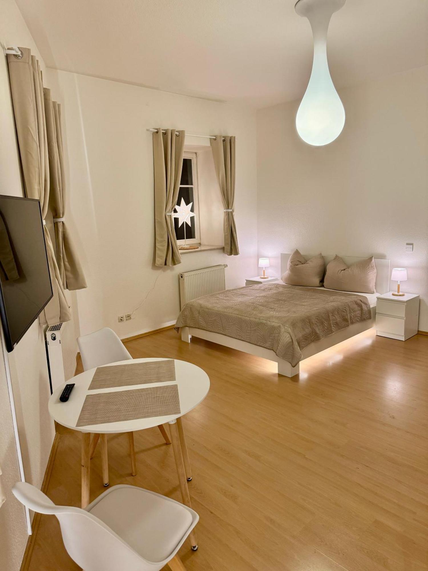 Ferienwohnung Schildblick Modernes Apartment Direkt In Der Altstadt Von Erfurt Nahe Der Kraemerbruecke - Beste Innenstadtlage Екстериор снимка