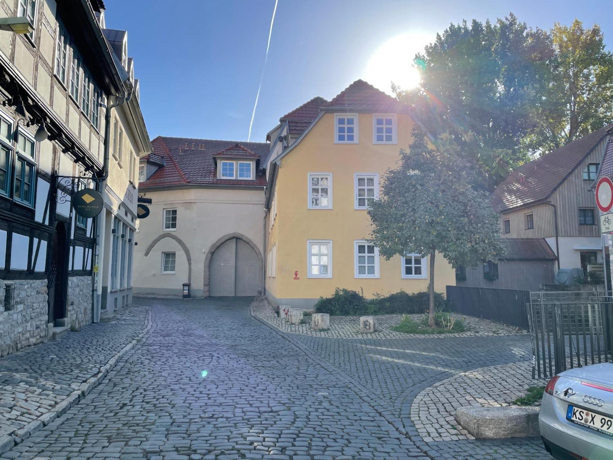 Ferienwohnung Schildblick Modernes Apartment Direkt In Der Altstadt Von Erfurt Nahe Der Kraemerbruecke - Beste Innenstadtlage Екстериор снимка