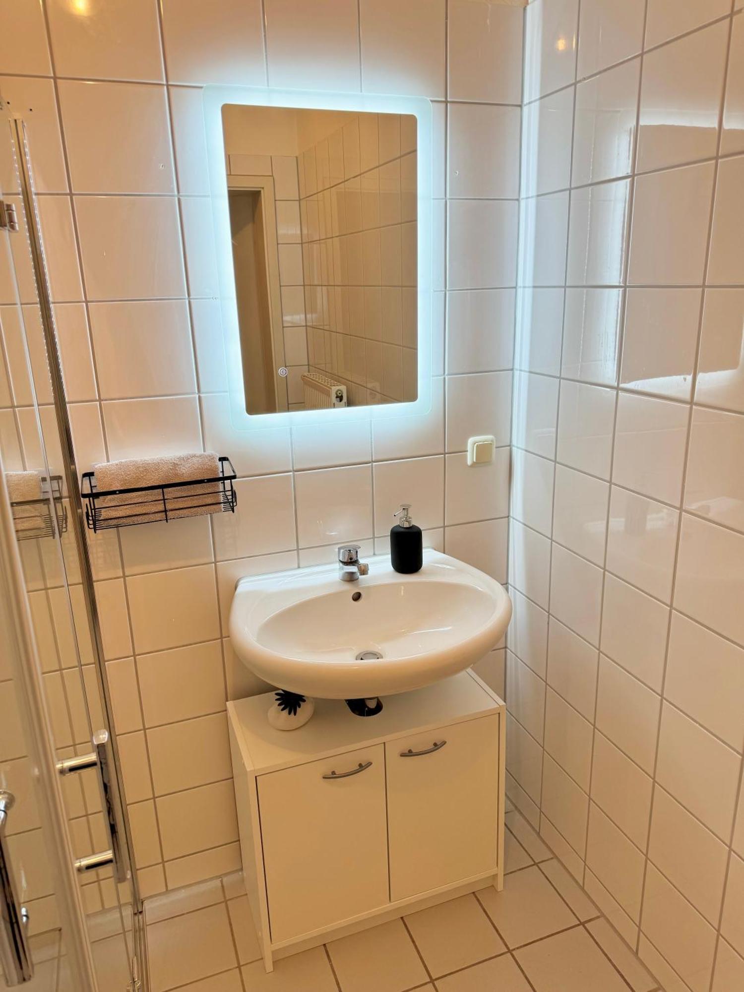 Ferienwohnung Schildblick Modernes Apartment Direkt In Der Altstadt Von Erfurt Nahe Der Kraemerbruecke - Beste Innenstadtlage Екстериор снимка