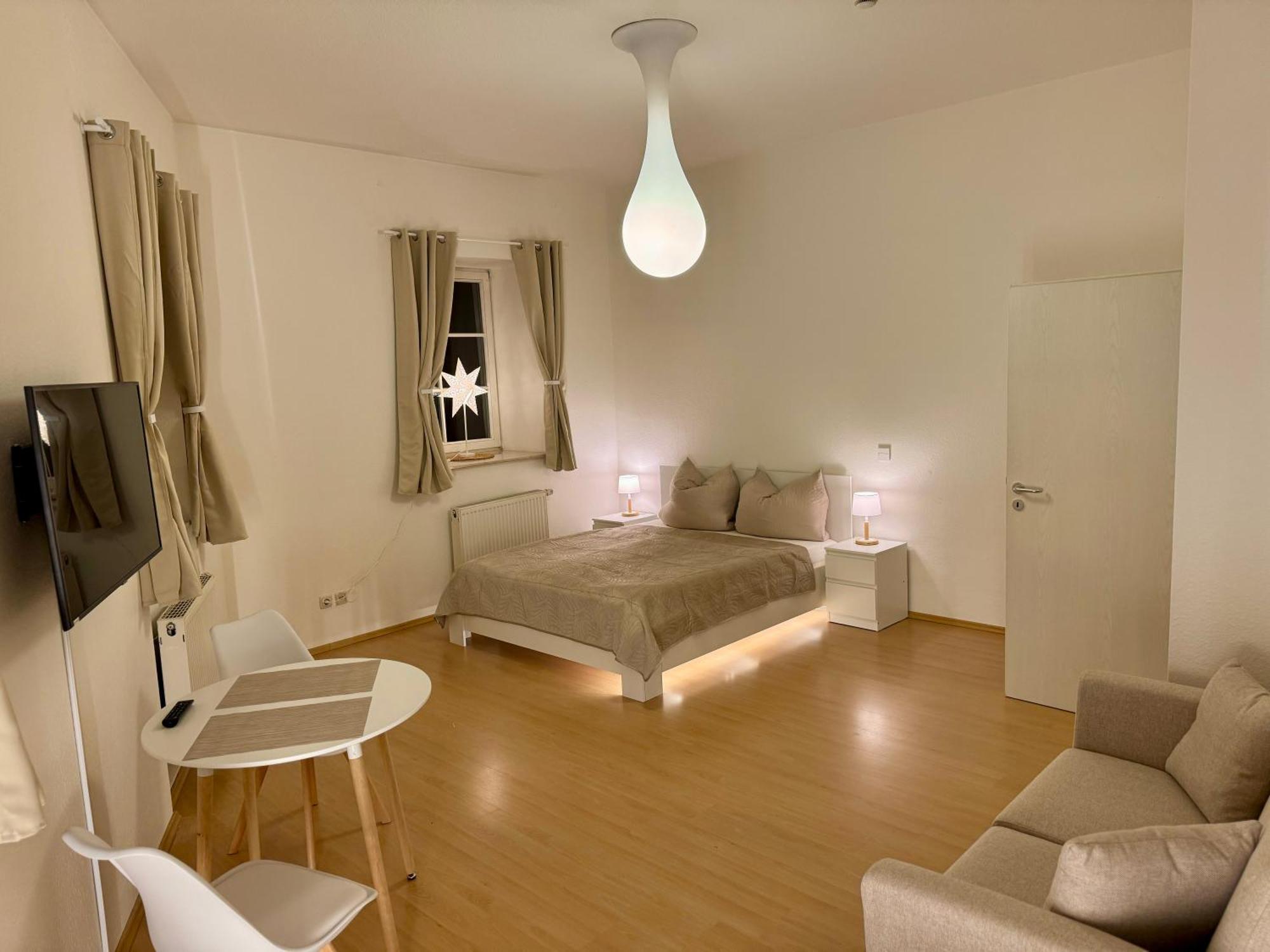 Ferienwohnung Schildblick Modernes Apartment Direkt In Der Altstadt Von Erfurt Nahe Der Kraemerbruecke - Beste Innenstadtlage Екстериор снимка