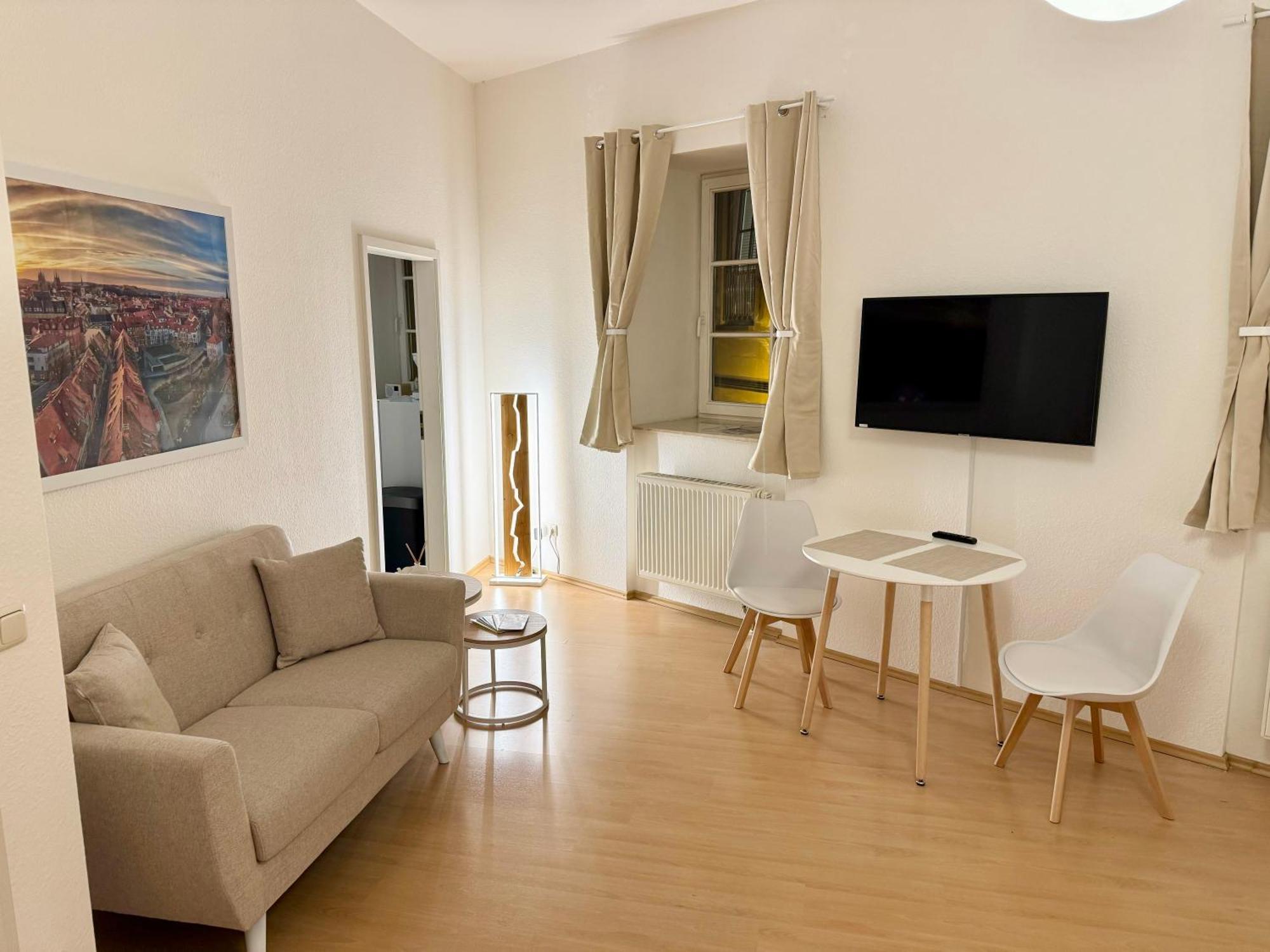 Ferienwohnung Schildblick Modernes Apartment Direkt In Der Altstadt Von Erfurt Nahe Der Kraemerbruecke - Beste Innenstadtlage Екстериор снимка